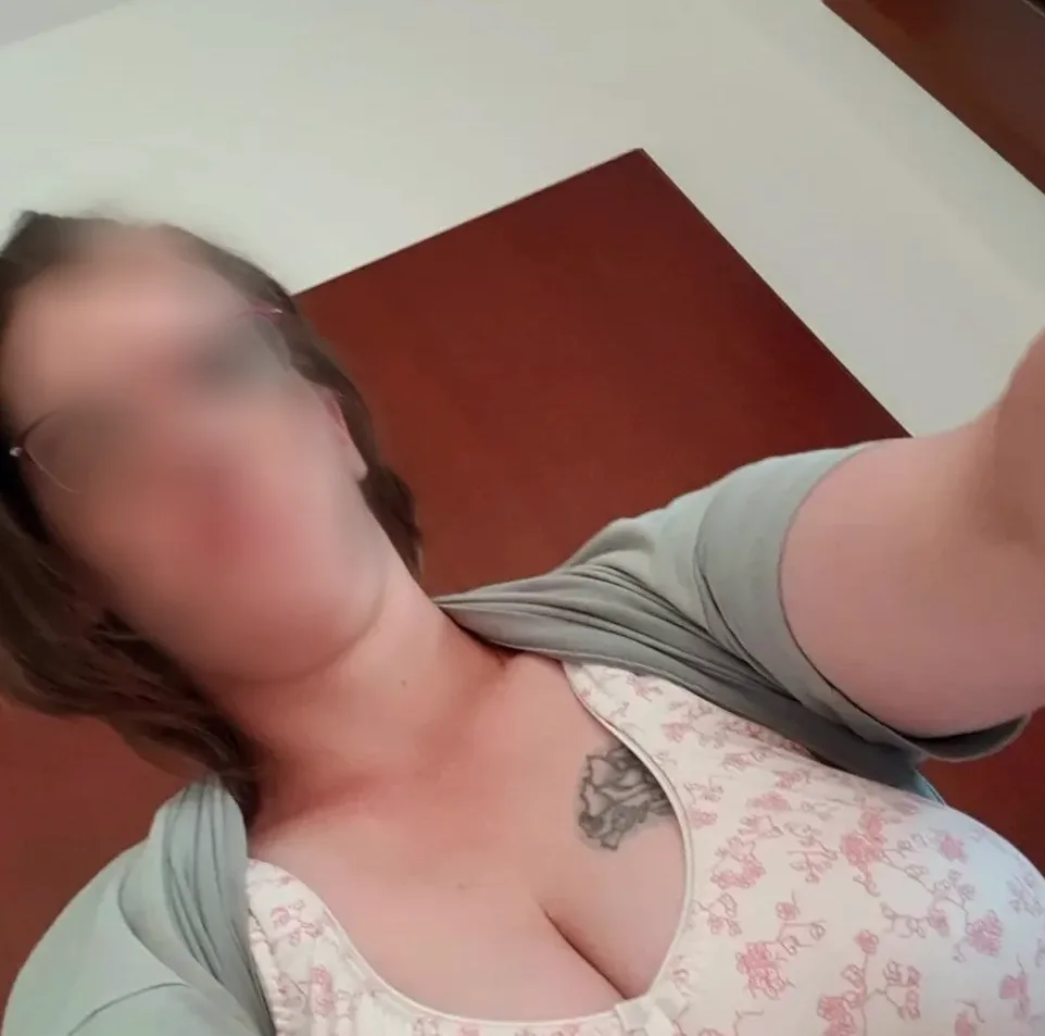 Clara, 35