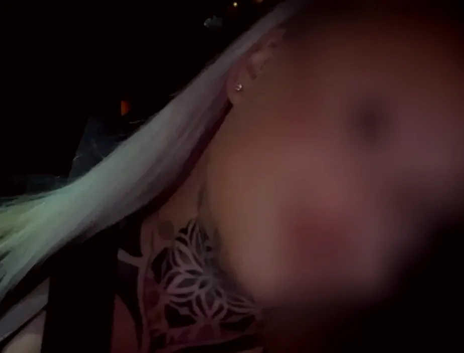 Emina, 32