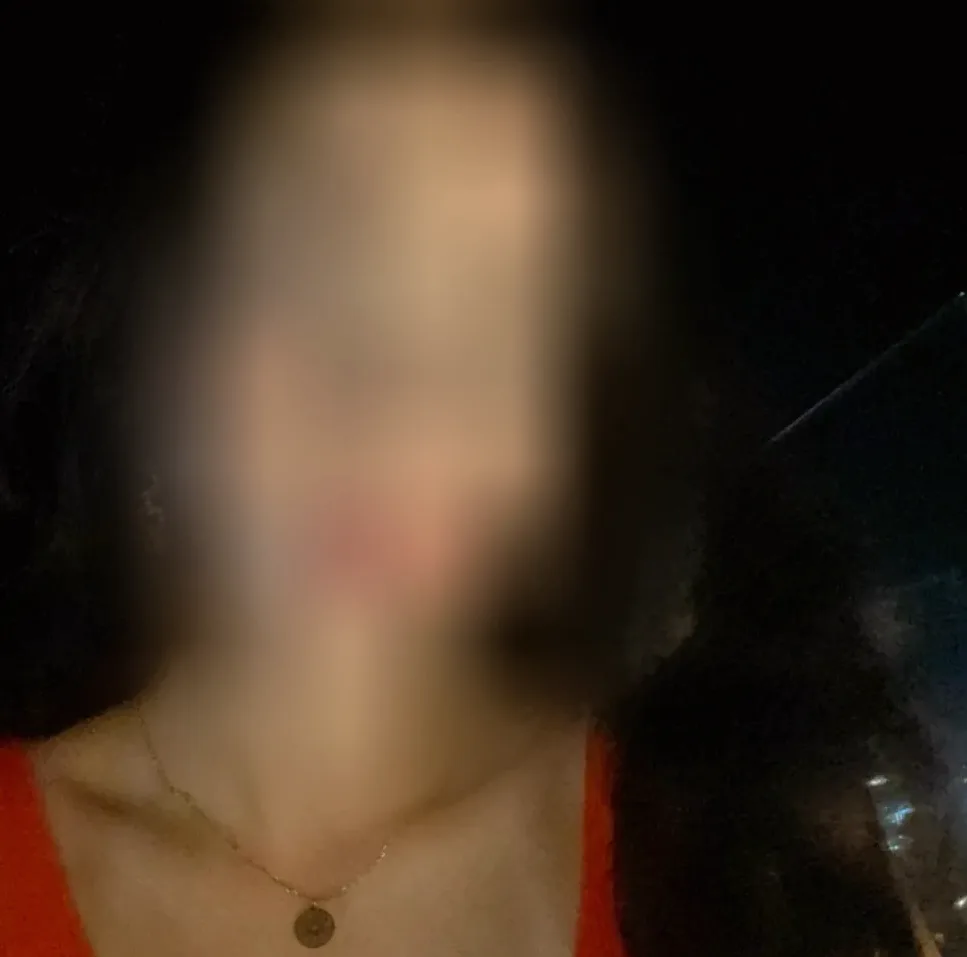 Julie, 23