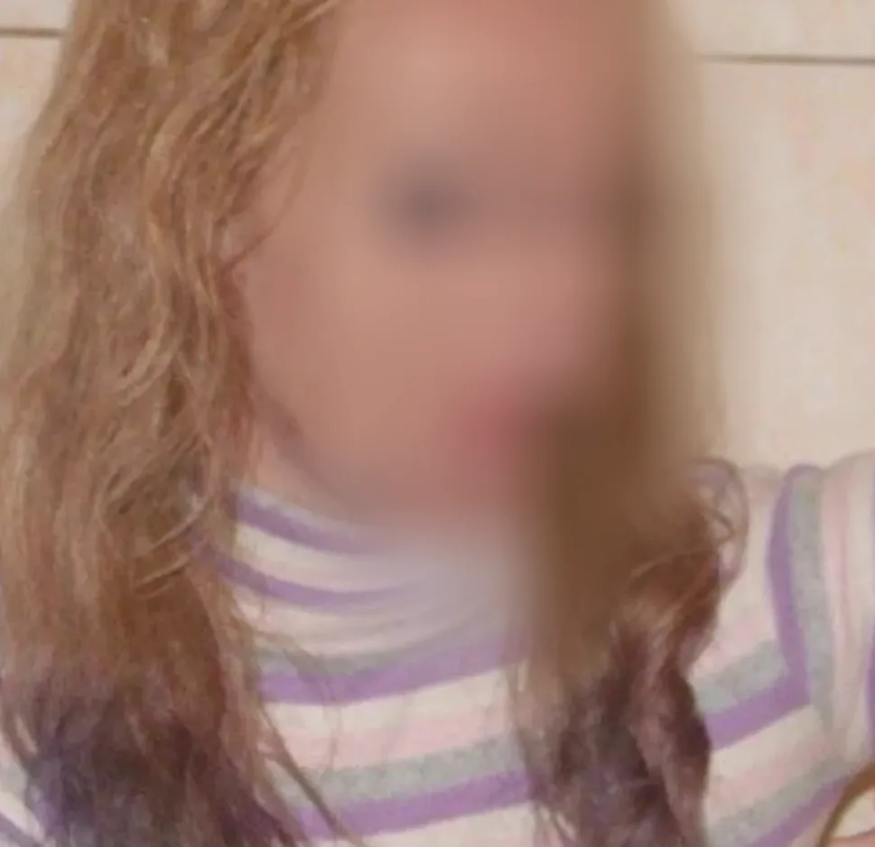Louise, 24
